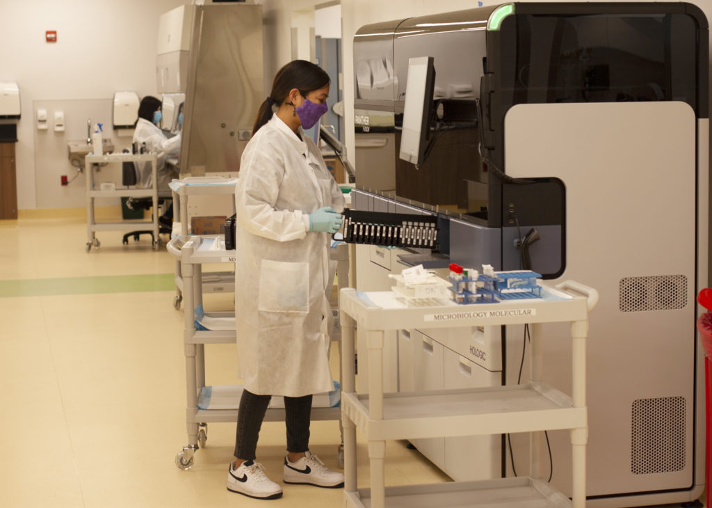 ND9U0972_1 Kaiser Permanente Look insideKP Northern California